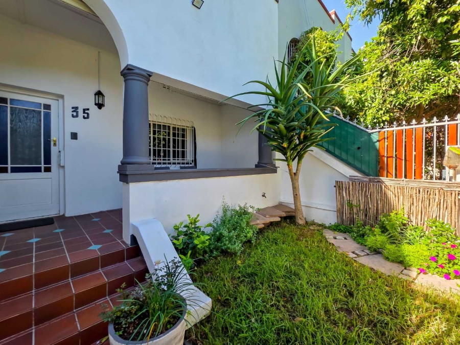 To Let 2 Bedroom Property for Rent in Zonnebloem Western Cape